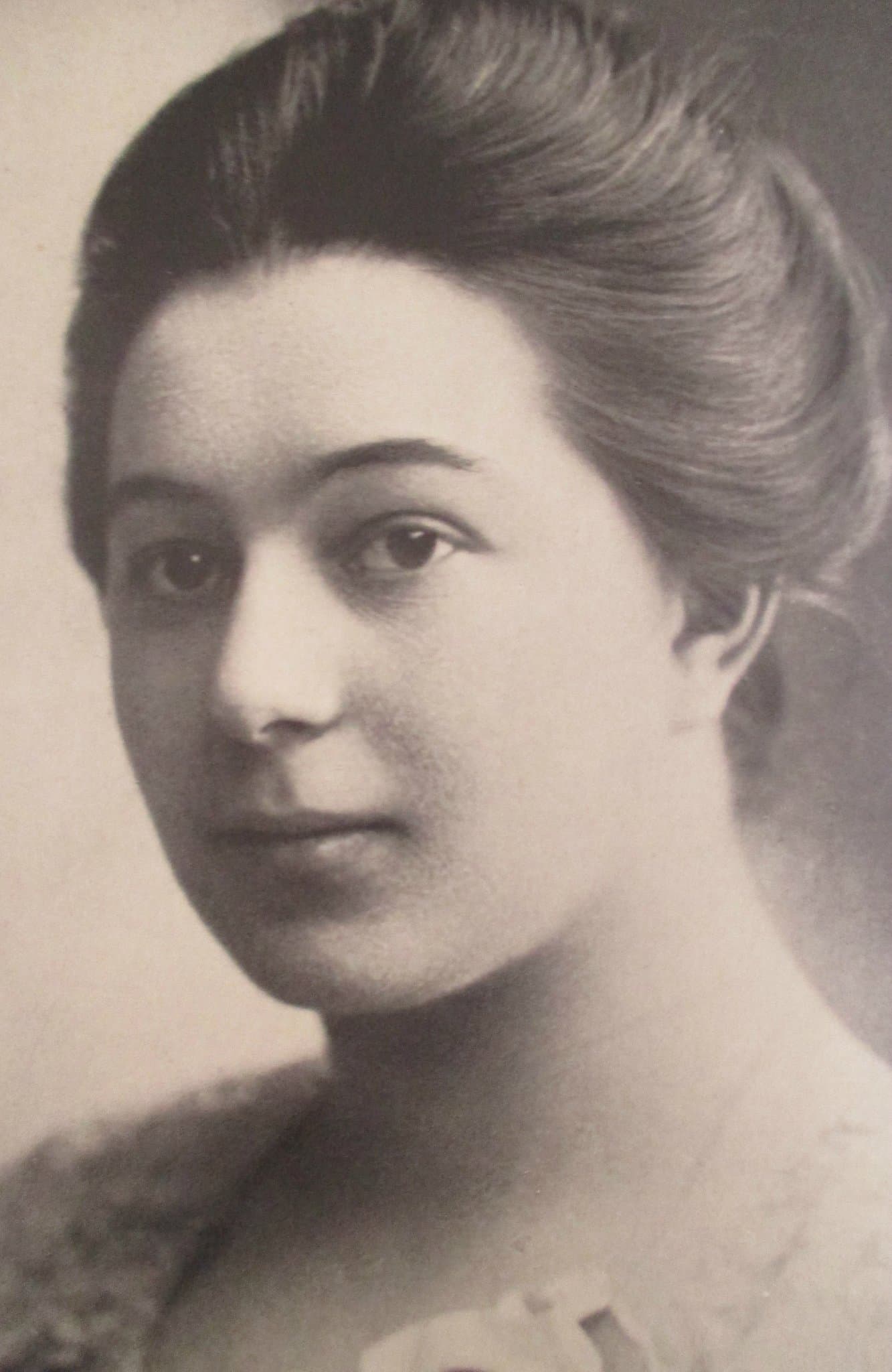 Sonia Delaunay as a young woman, her dark hair pinned up.
